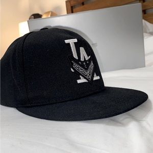 Selling a brand new Men's Embroidered Solid Color Baseball Cap